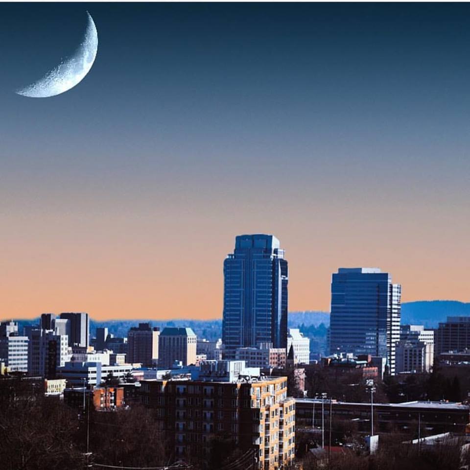 Moon over PDX - photo by @juststevv 